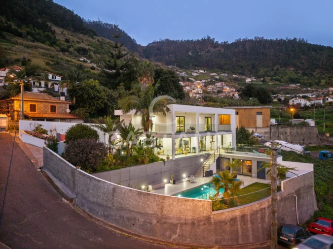 Moradia T3 para Venda em Arco da Calheta Foto 7