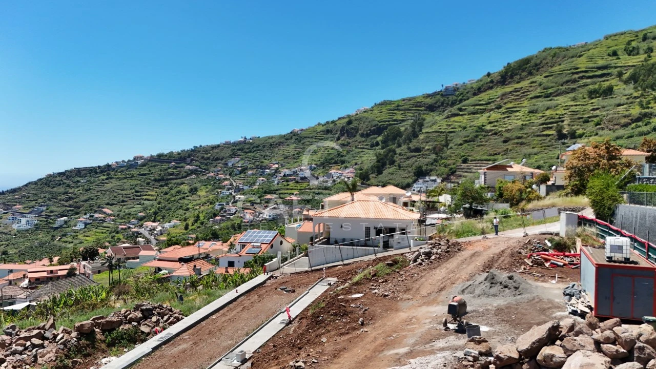 Moradia T3 para Venda em Arco da Calheta Foto 26