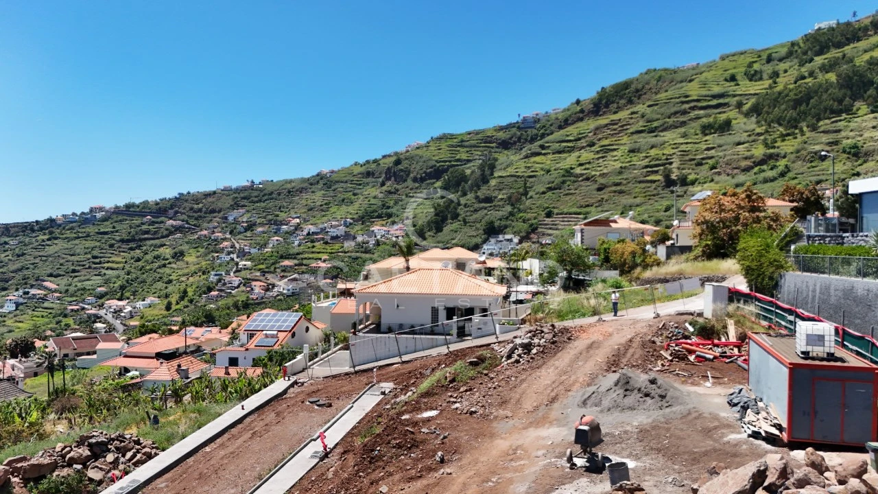Moradia T3 para Venda em Arco da Calheta Foto 21
