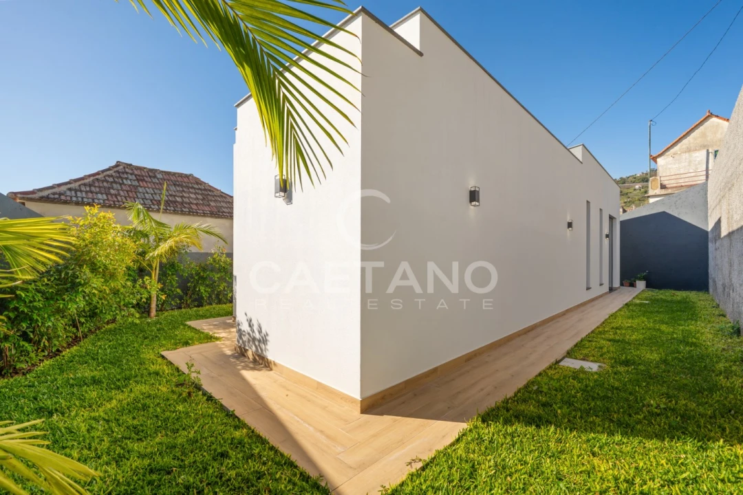 Moradia T3 para Venda em Arco da Calheta Foto 17