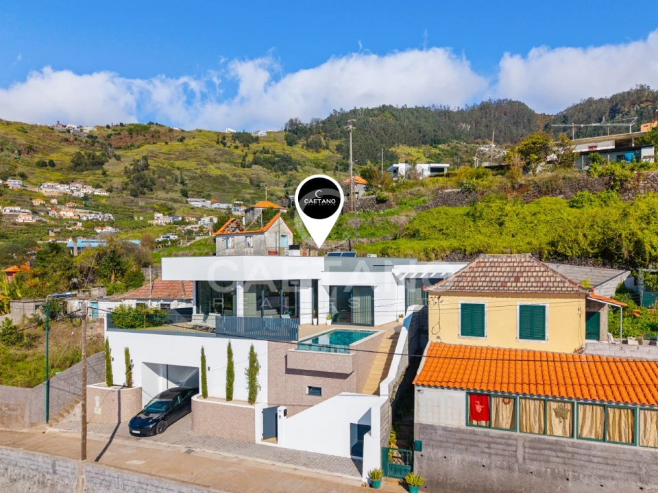 Moradia T3 para Venda em Arco da Calheta Foto 4