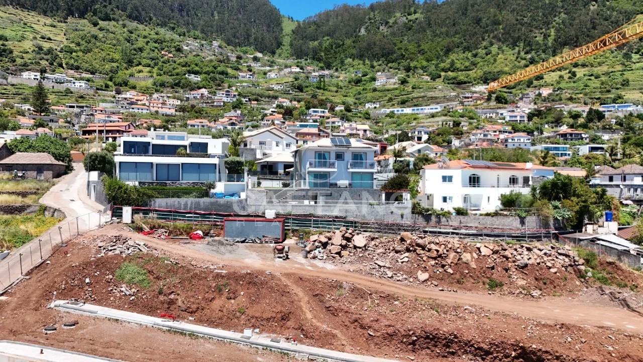 Moradia T3 para Venda em Arco da Calheta Foto 18