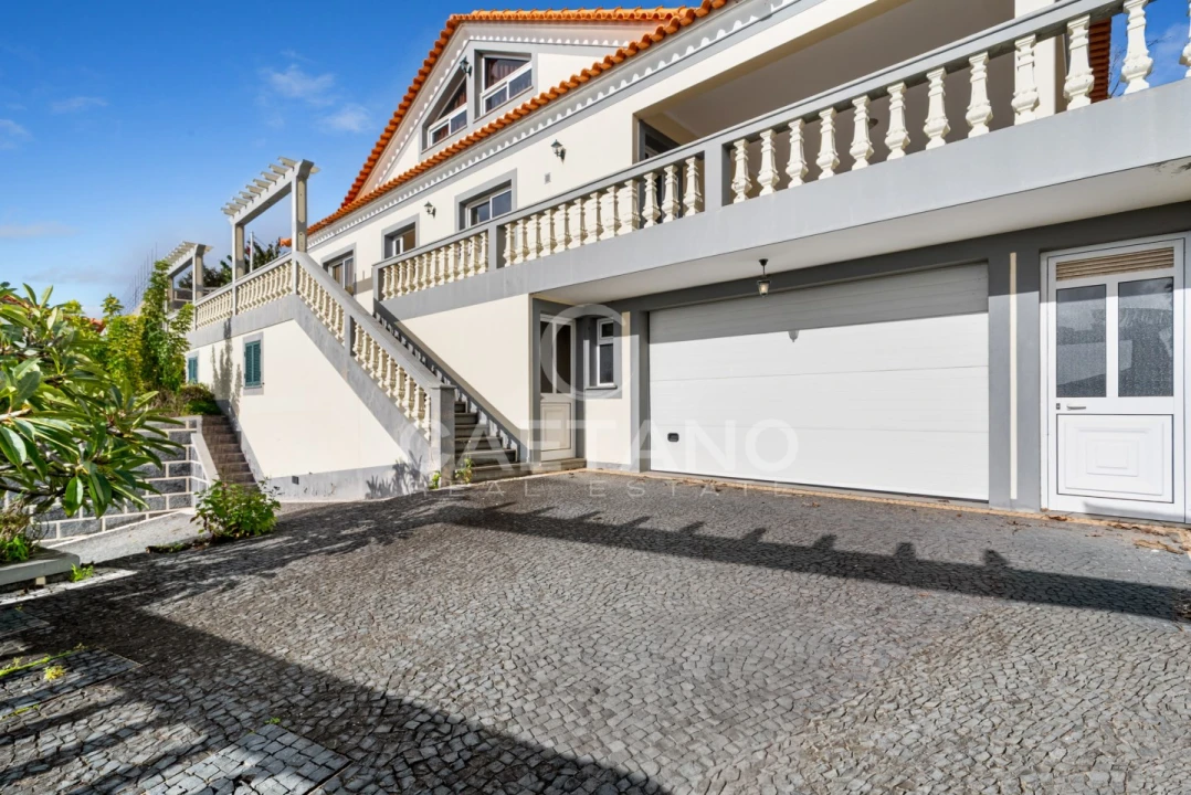 Moradia T4 para Venda em Estreito da Calheta Foto 2