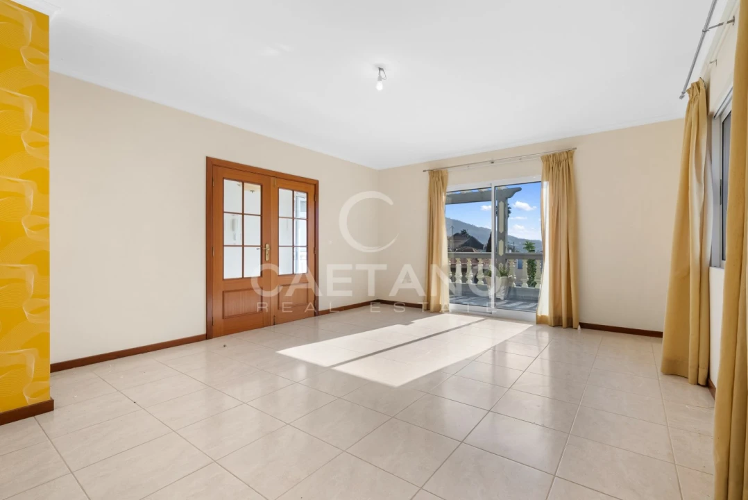 Moradia T4 para Venda em Estreito da Calheta Foto 11