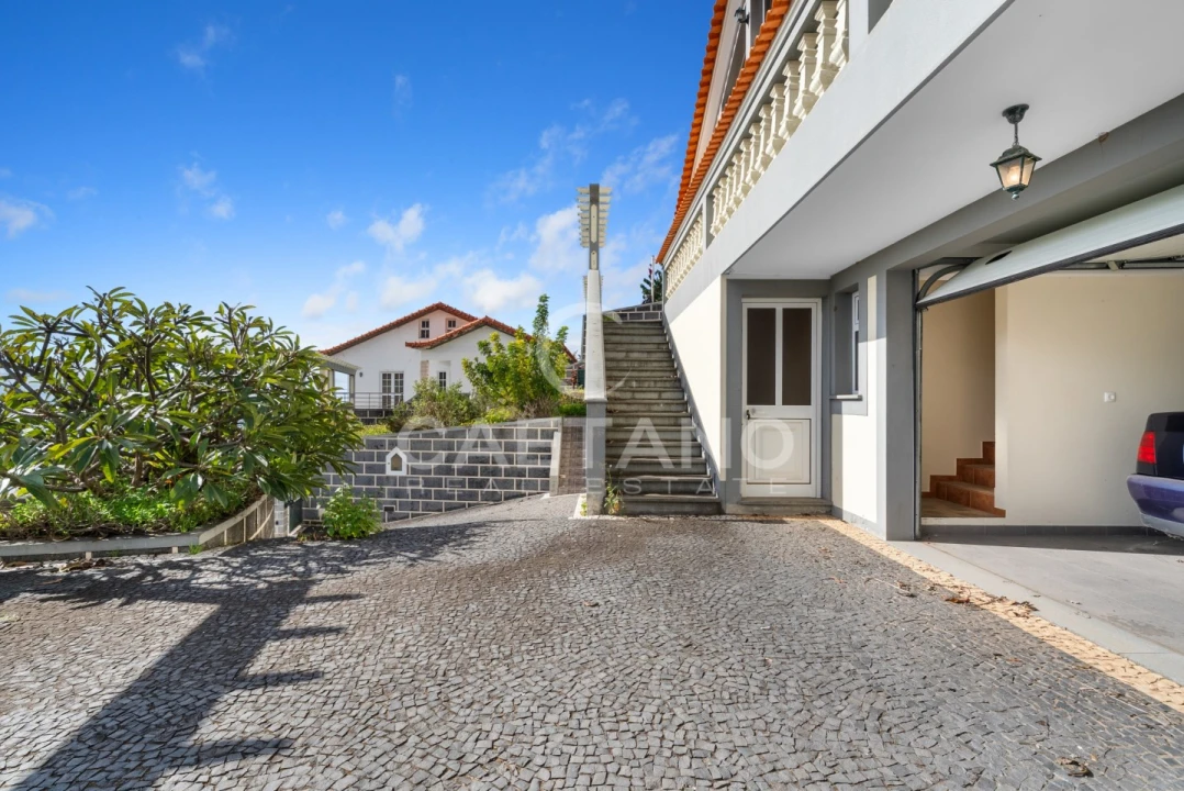 Moradia T4 para Venda em Estreito da Calheta Foto 3