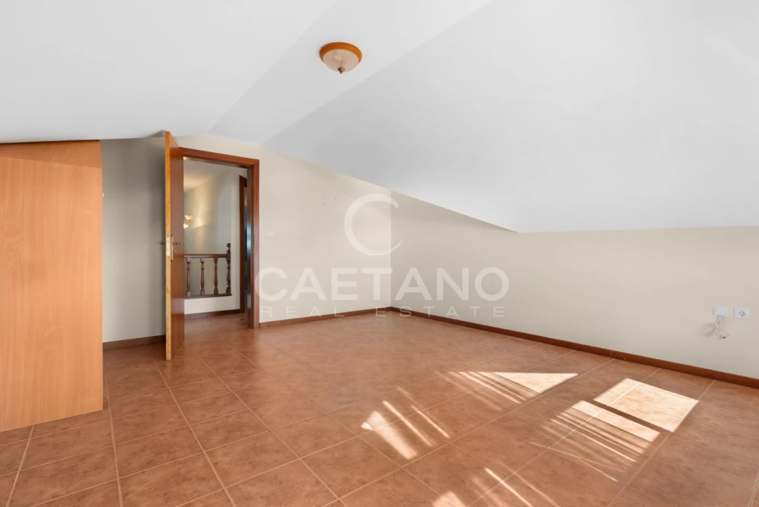 Moradia T4 para Venda em Estreito da Calheta Foto 26