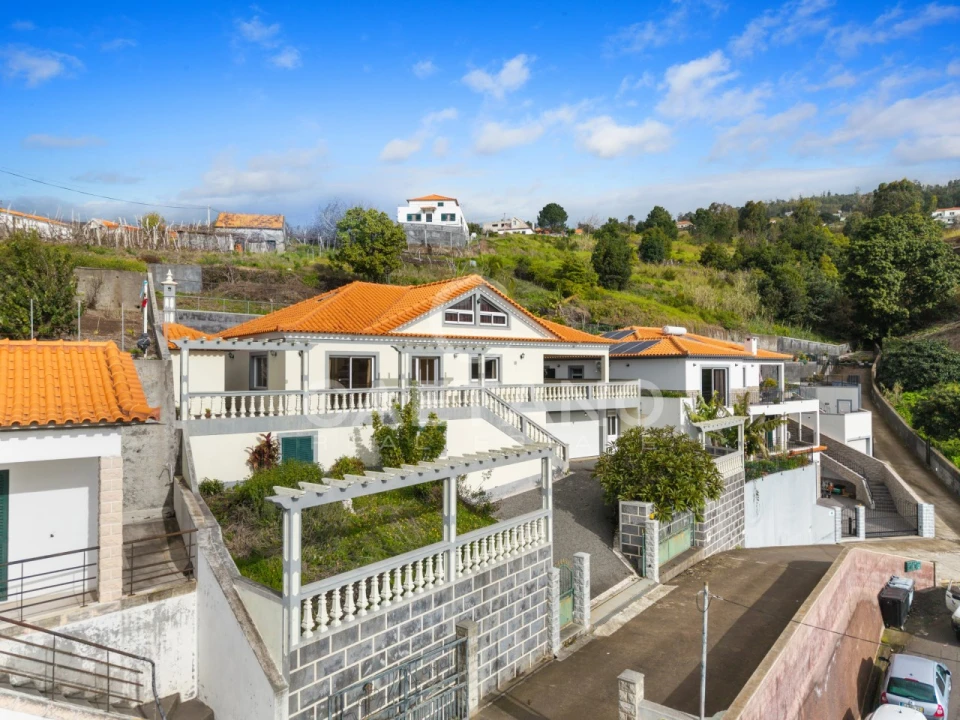 Moradia T4 para Venda em Estreito da Calheta Foto 1