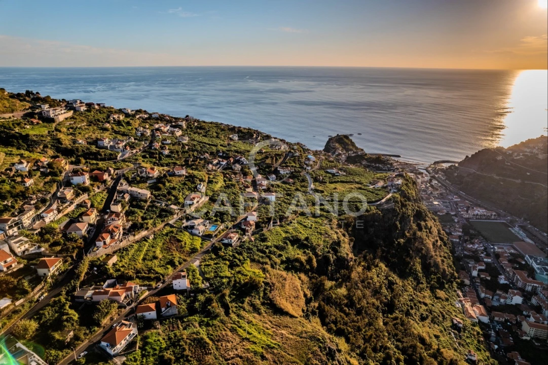 Moradia T4 para Venda em Ribeira Brava Foto 11