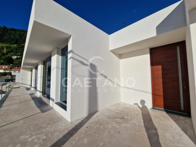 Moradia T3 para Venda em Arco da Calheta Foto 7