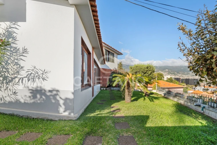 Moradia T5 para Venda em São Martinho Foto 8