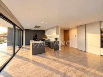 Apartamento T4 para Venda em São Martinho