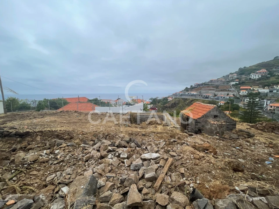 Terreno para Venda em Ribeira Brava Foto 1