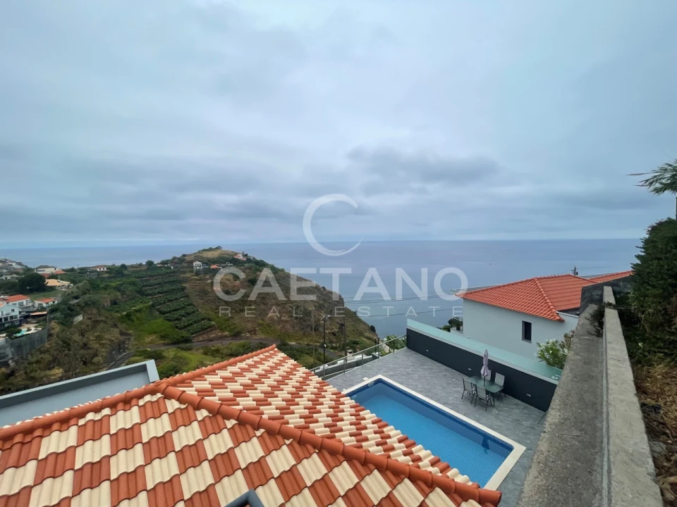 Moradia T3 para Venda em Ribeira Brava Foto 1