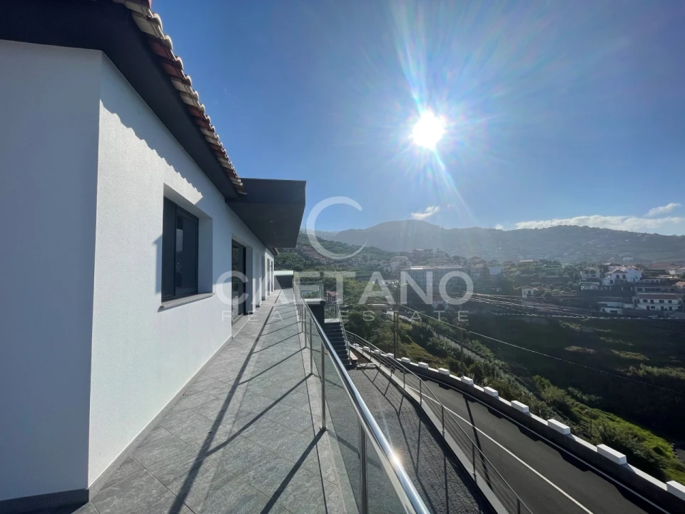 Moradia T3 para Venda em Ribeira Brava Foto 3