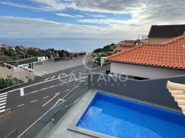 Moradia T7 para Venda em Ponta do Sol