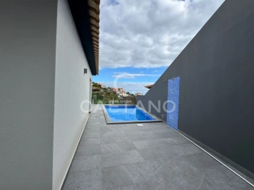 Moradia T7 para Venda em Ponta do Sol