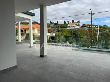 Moradia T7 para Venda em Ponta do Sol