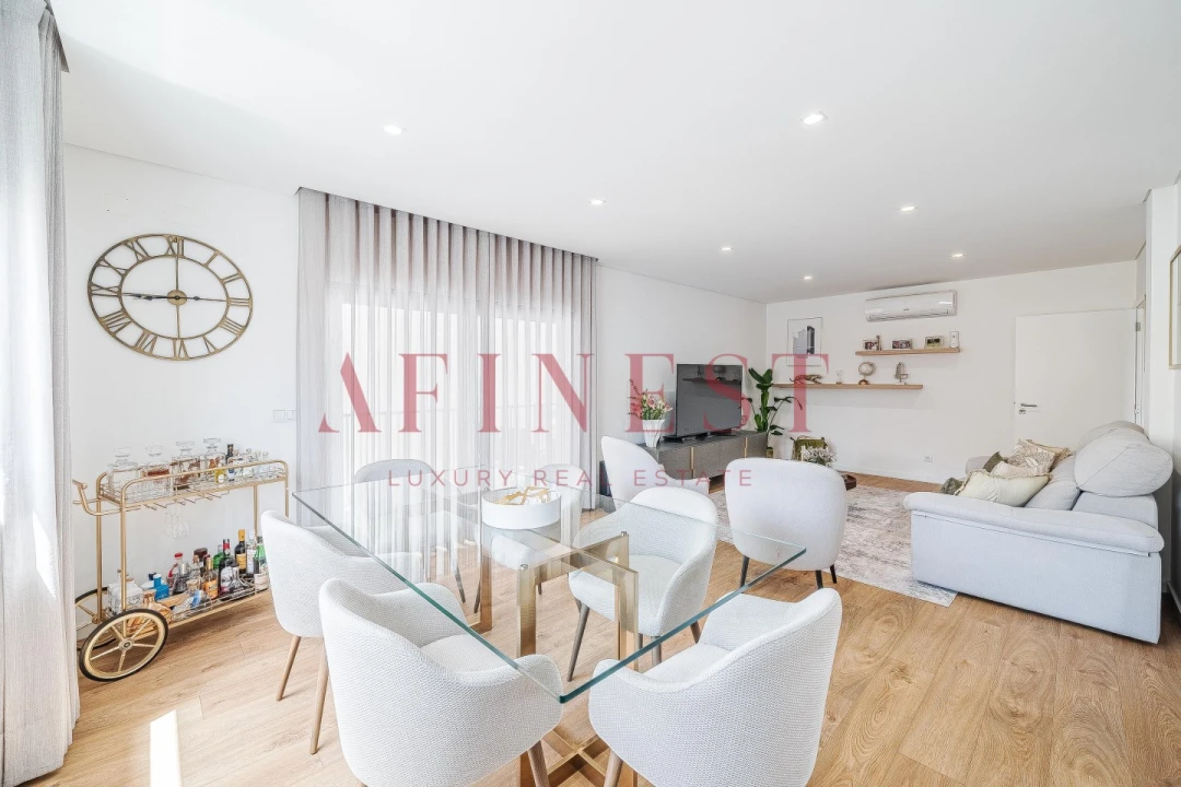 Apartamento T3 para Venda em São Domingos de Rana Foto 1