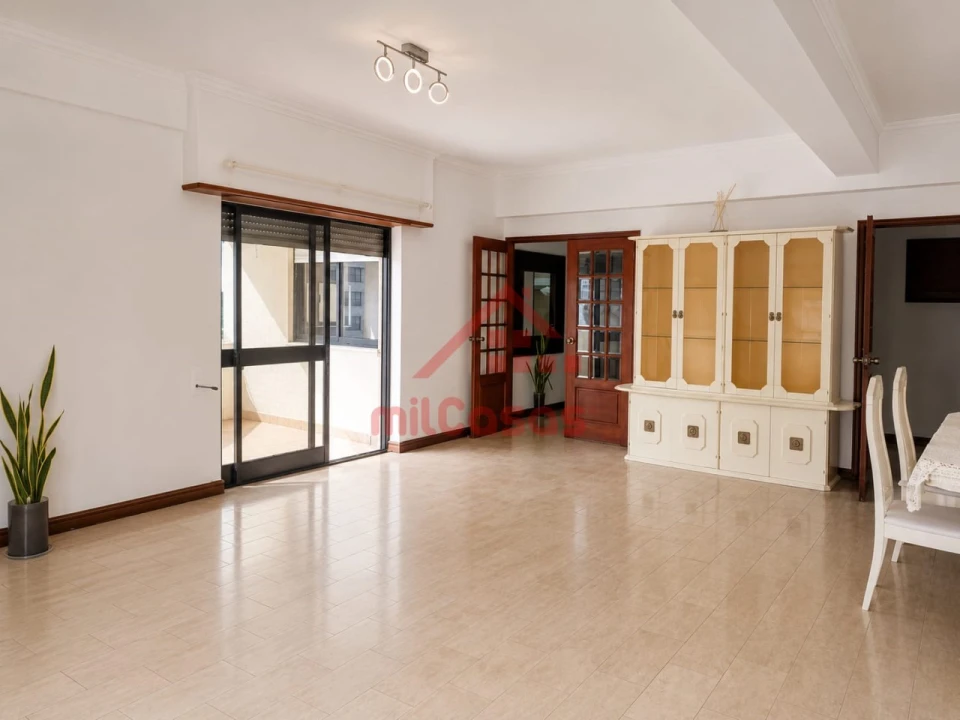 Apartamento T2 para Arrendamento em Lumiar Foto 4
