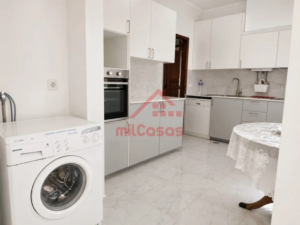 Apartamento T2 para Arrendamento em Lumiar Foto 12