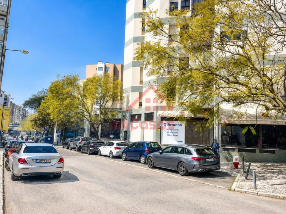 Apartamento T2 para Arrendamento em Lumiar Foto 30