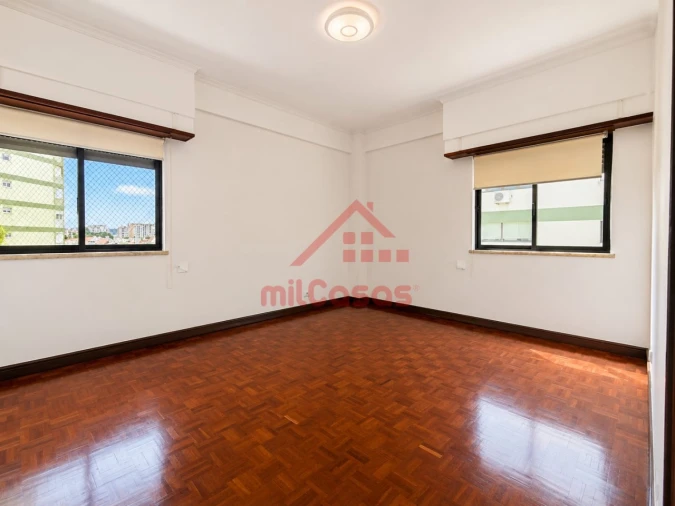 Apartamento T2 para Arrendamento em Lumiar Foto 19