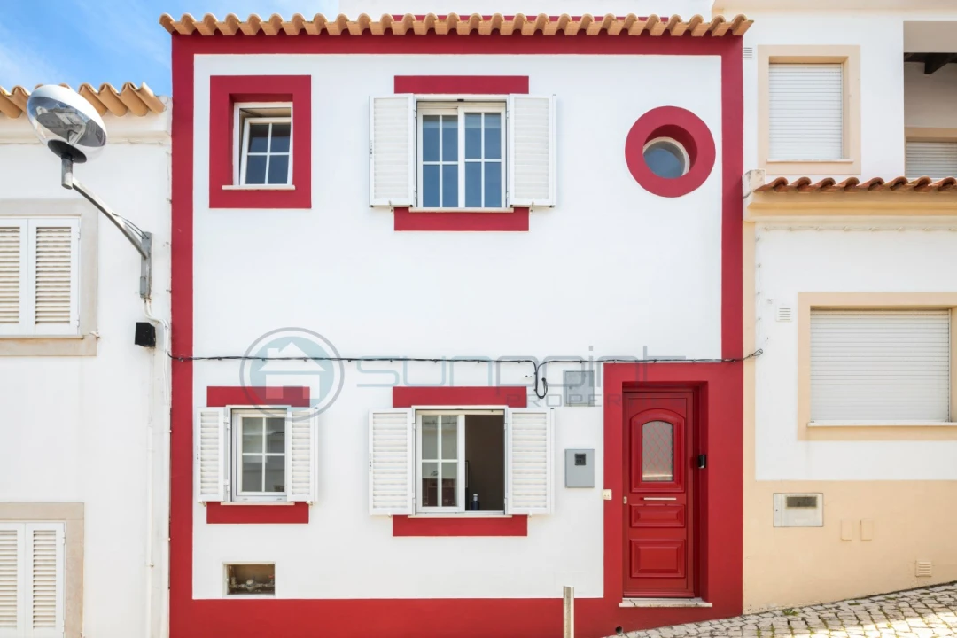 Moradia T1 para Venda em Lagos (São Sebastião e Santa Maria) Foto 1