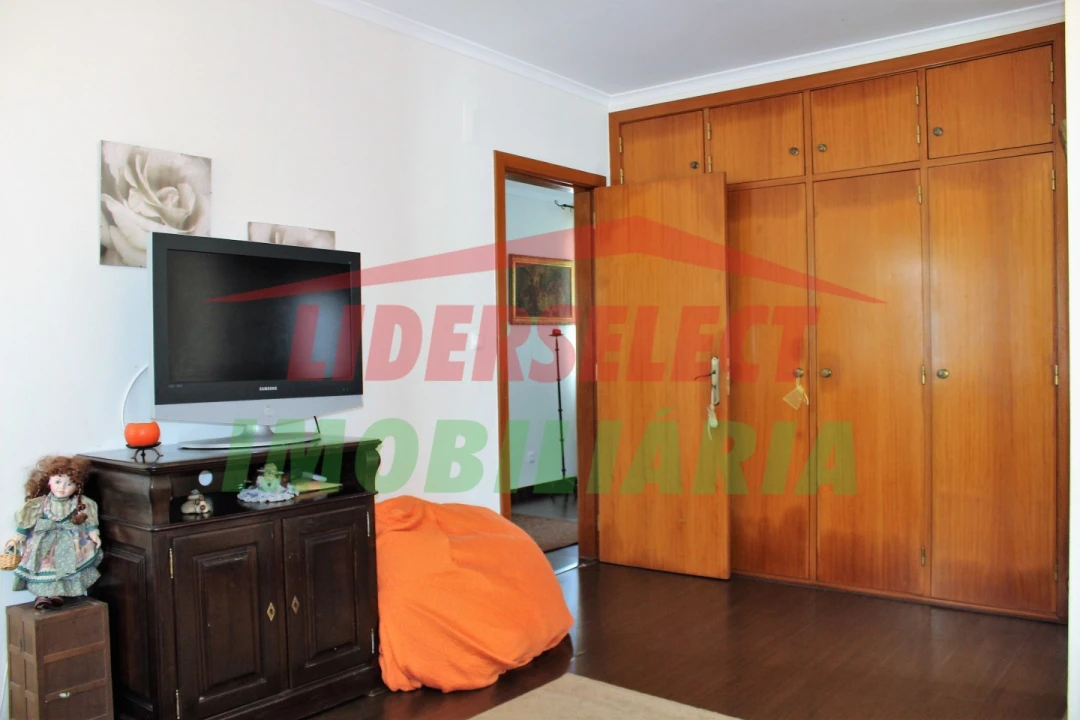 Moradia T3 para Venda em Silveira Foto 10