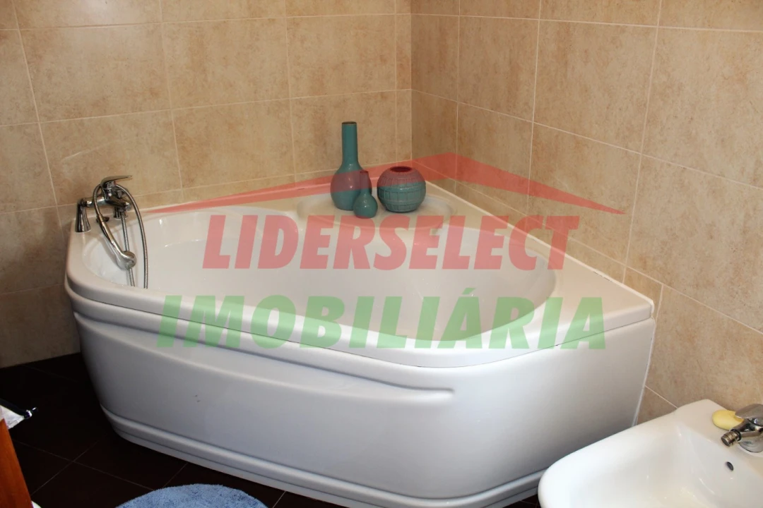 Moradia T3 para Venda em Silveira Foto 13