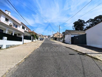 Moradia T3 para Venda em Charneca de Caparica e Sobreda
