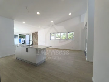 Moradia T3 para Venda em Charneca de Caparica e Sobreda