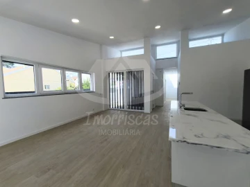Moradia T3 para Venda em Charneca de Caparica e Sobreda