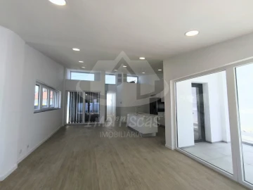 Moradia T3 para Venda em Charneca de Caparica e Sobreda