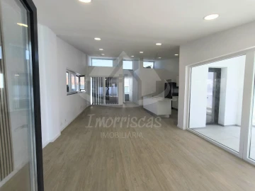 Moradia T3 para Venda em Charneca de Caparica e Sobreda