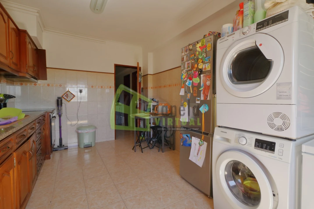 Apartamento T2 para Venda em Corroios Foto 9