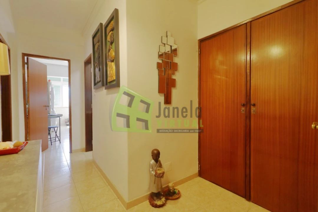 Apartamento T2 para Venda em Corroios Foto 13
