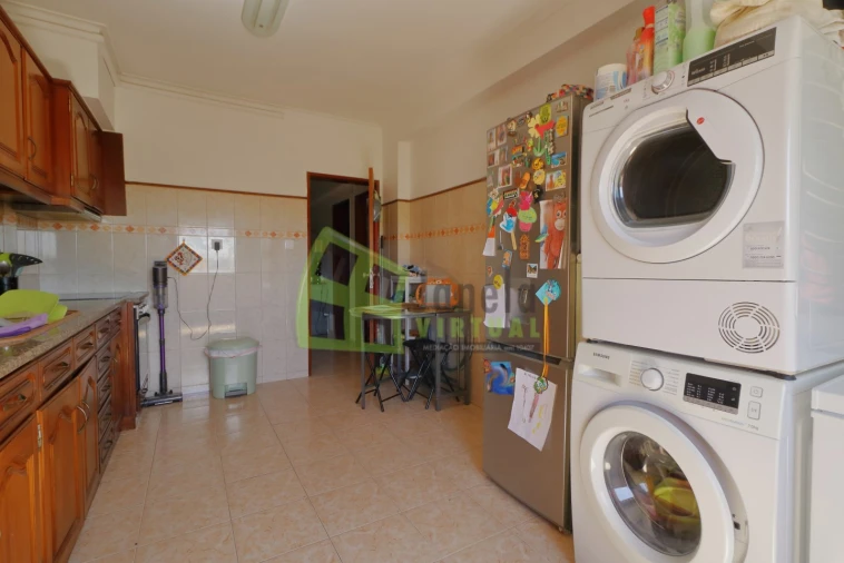 Apartamento T2 para Venda em Corroios Foto 9