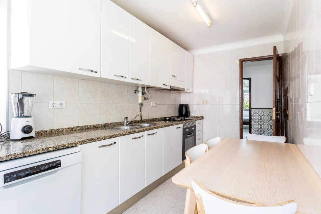 Apartamento T2 para Venda em Benfica Foto 2