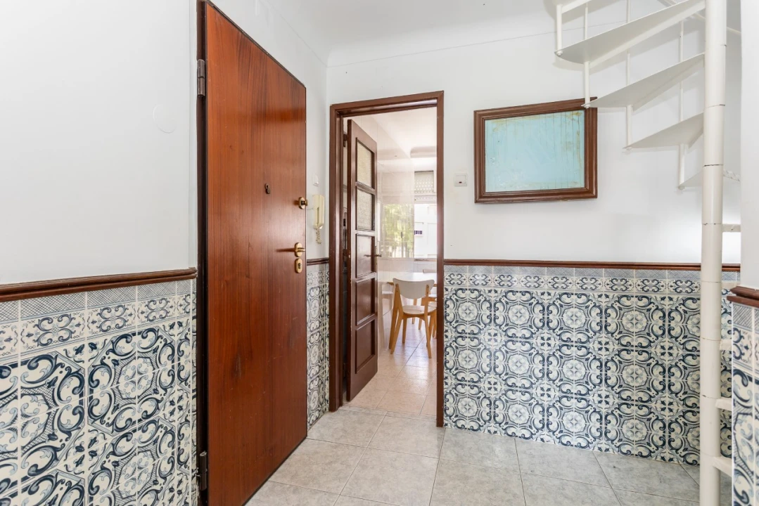 Apartamento T2 para Venda em Benfica Foto 3