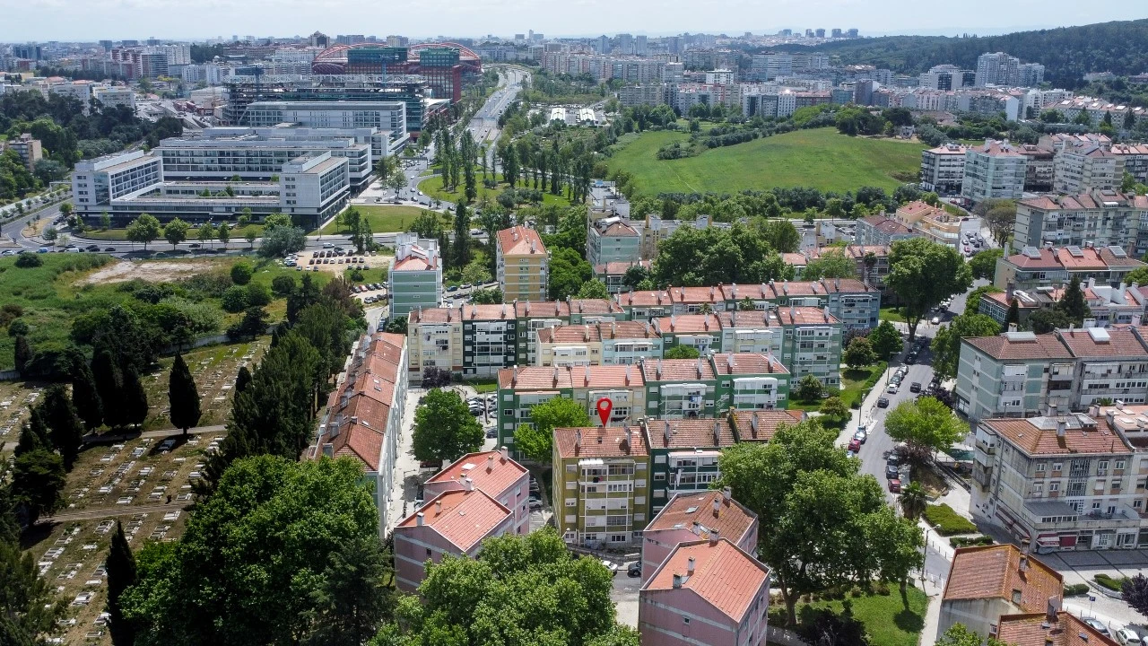 Apartamento T2 para Venda em Benfica Foto 30
