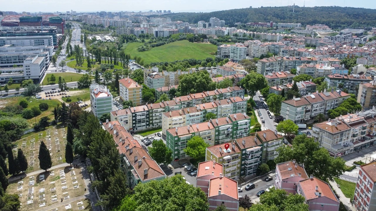Apartamento T2 para Venda em Benfica Foto 40