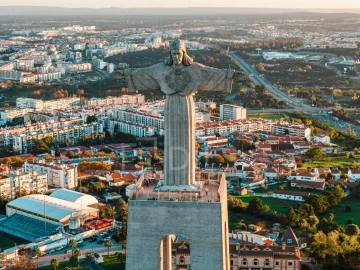 Moradia T5 para Venda em Charneca de Caparica e Sobreda