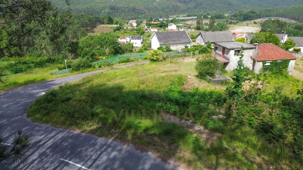 Terreno para Venda em Bárrio e Cepões Foto 3