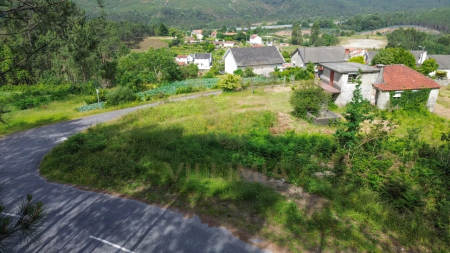 Terreno para Venda em Bárrio e Cepões Foto 3