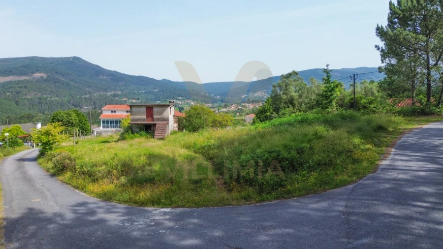 Terreno para Venda em Bárrio e Cepões Foto 4