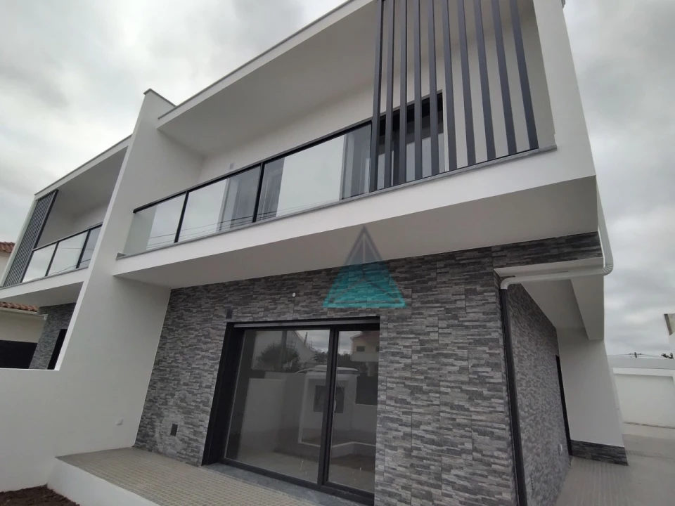 Moradia T3 para Venda em Fernao Ferro Foto 1