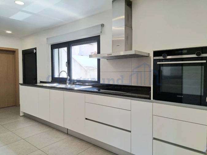 Moradia T2 para Venda em Vieira de Leiria Foto 24