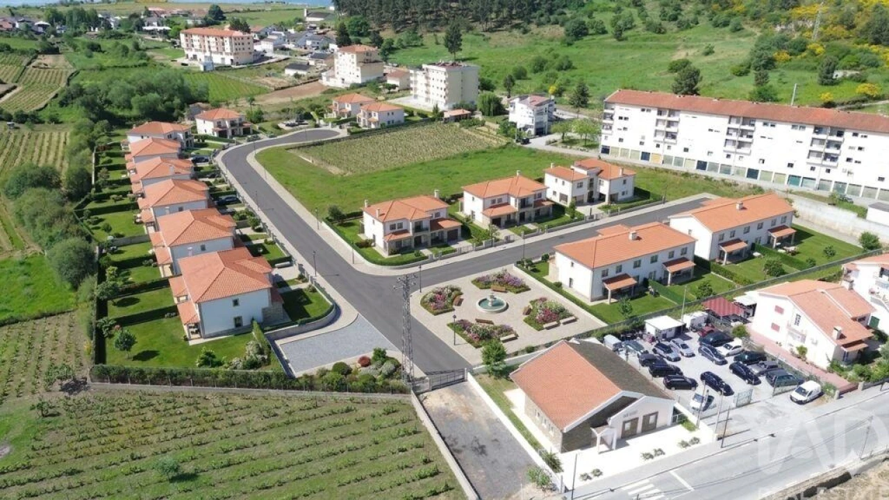 Terreno para Venda em Alijo Foto 3