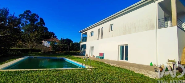 Moradia T4 para Venda em Mentrestido