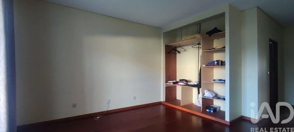 Moradia T4 para Venda em Mentrestido
